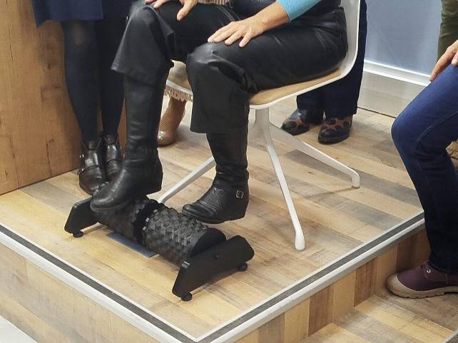 La Universidad de Burgos diseña un reposapiés que mejora la atención de menores con TDAH